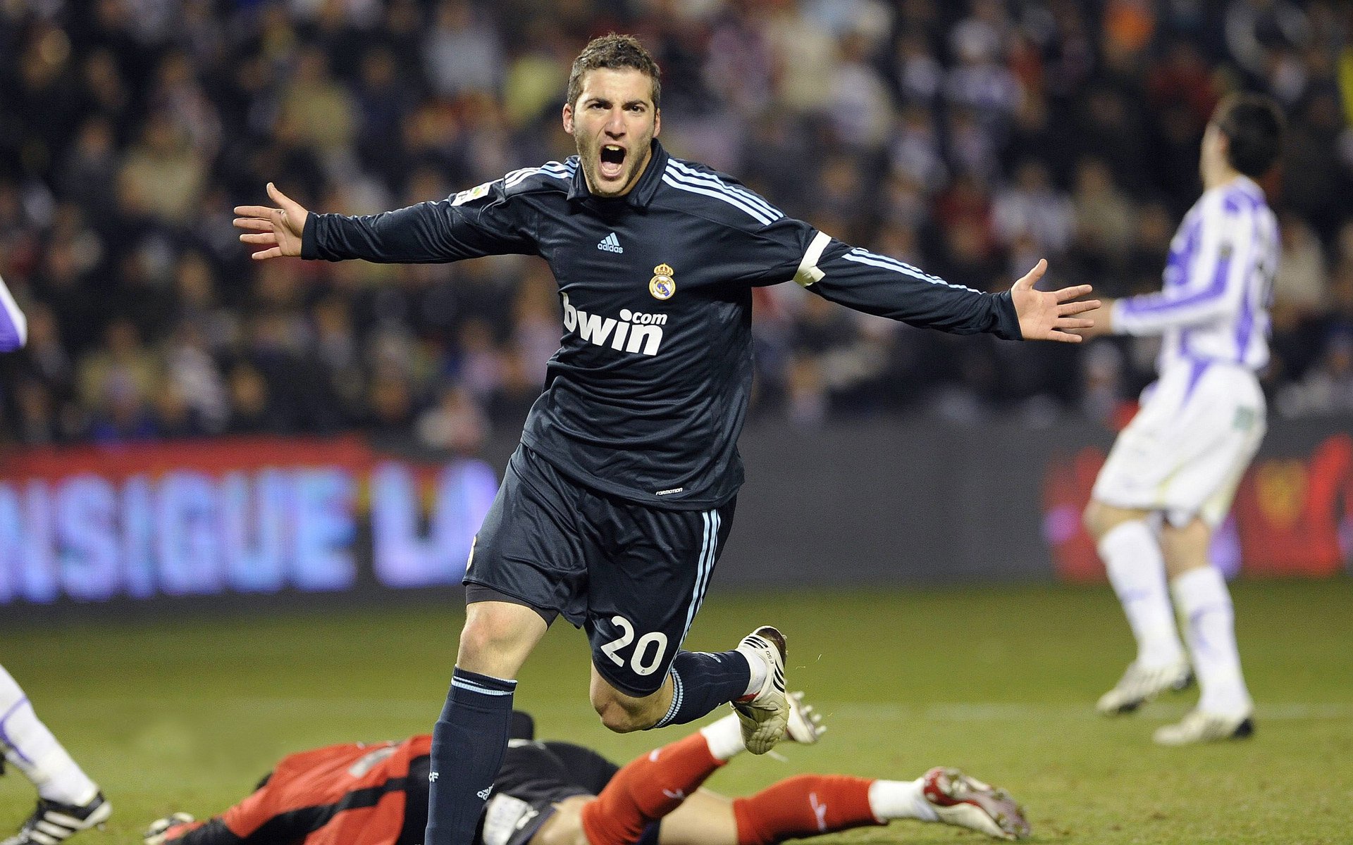 中国足球预选赛:国足逆转惊险晋级,冲击世界杯!,国足预选赛比赛